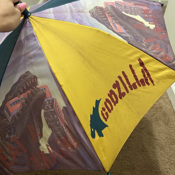 Rare! Vintage 1998 TOHO Godzilla Children’s Umbrella. Eat A Train! - Picture 3 of 9